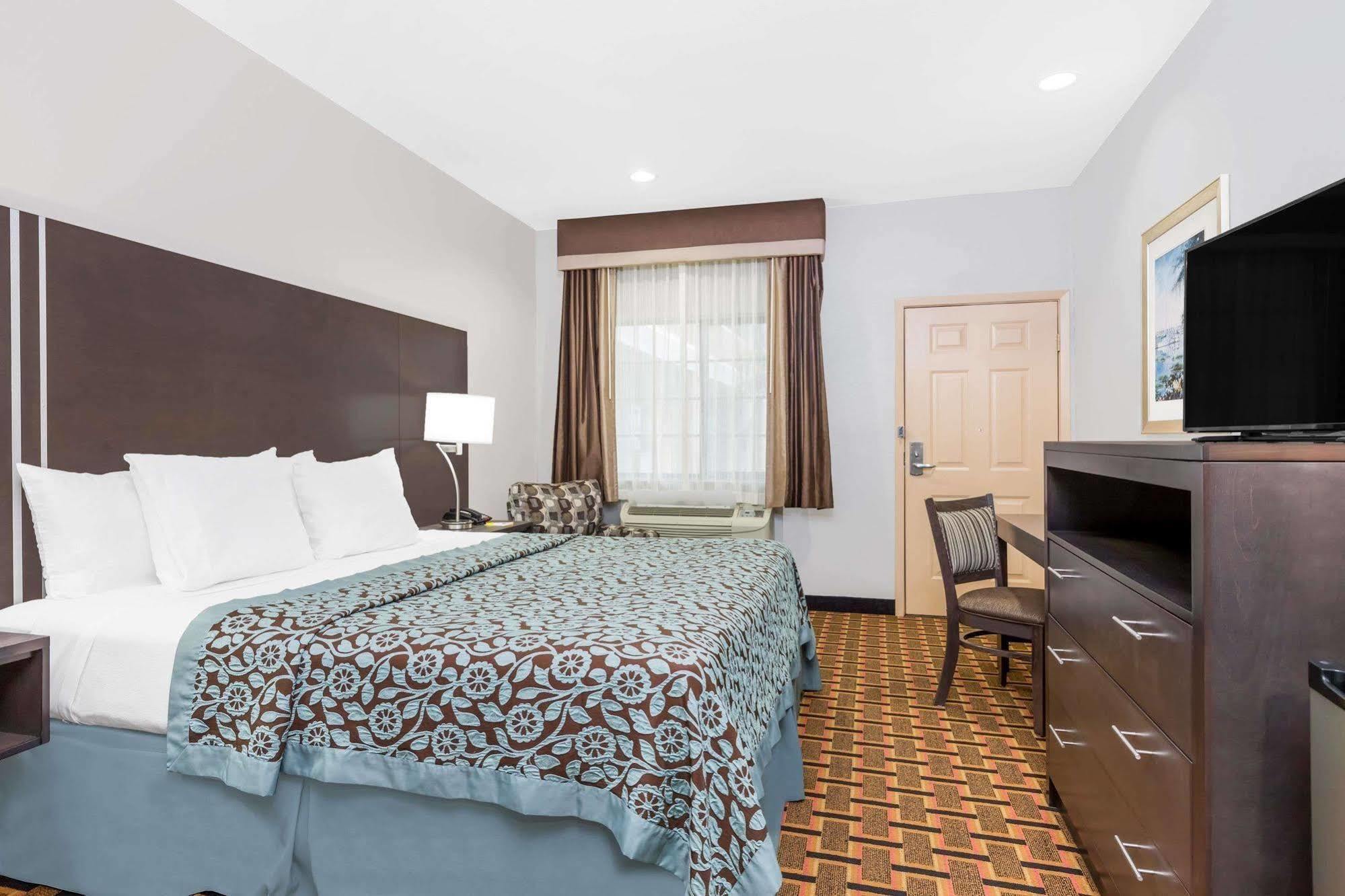 Days Inn & Suites By Wyndham Madisonville Экстерьер фото