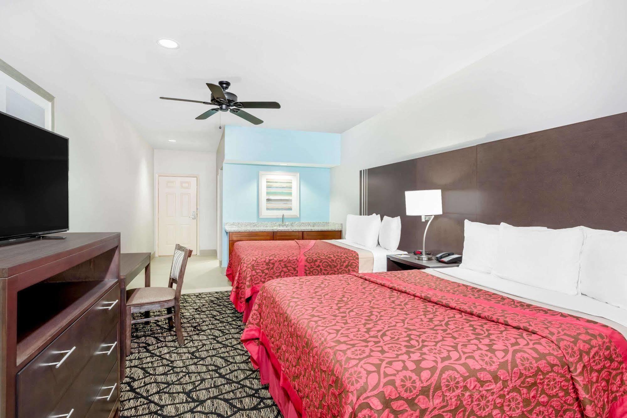 Days Inn & Suites By Wyndham Madisonville Экстерьер фото