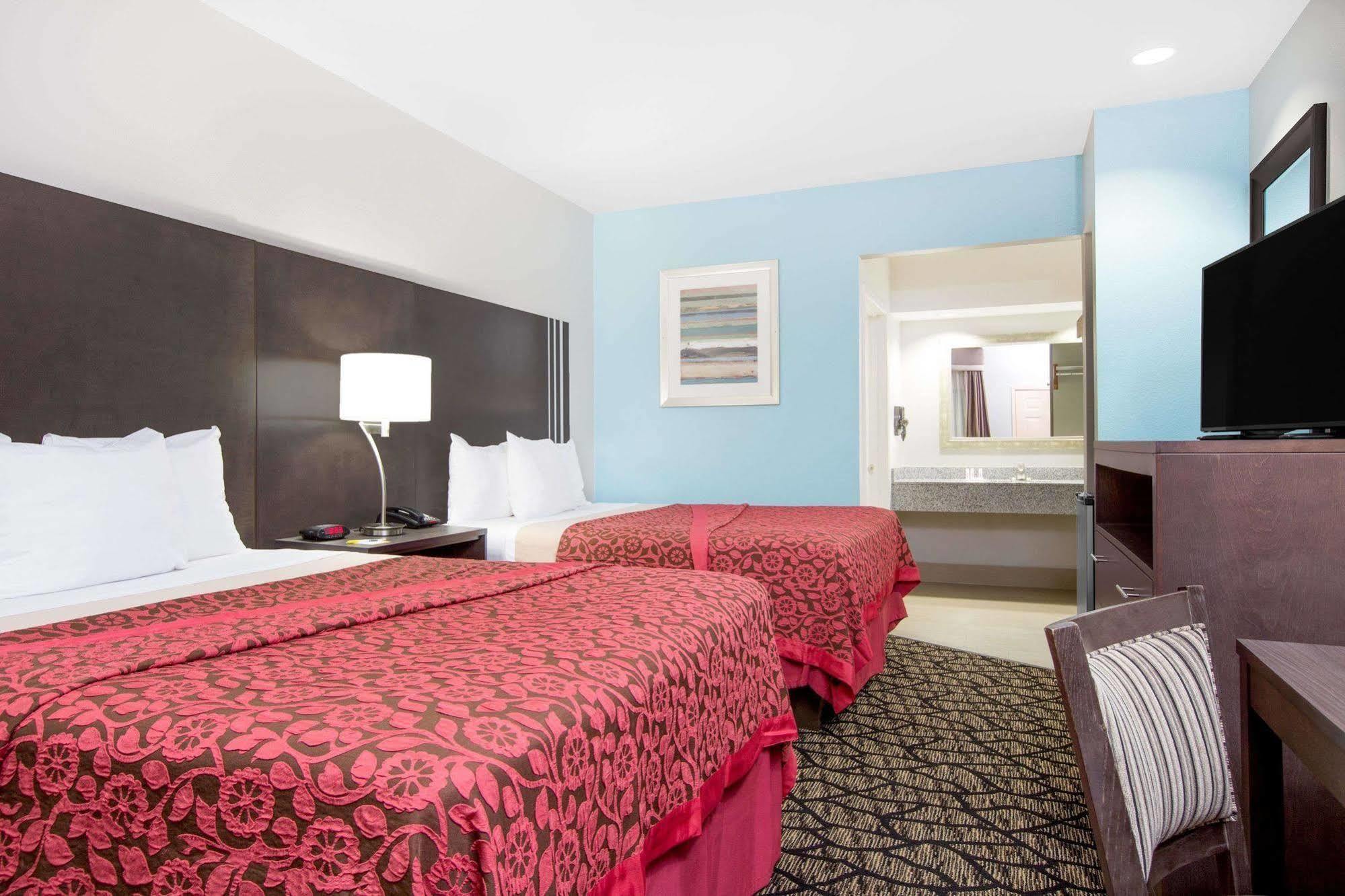 Days Inn & Suites By Wyndham Madisonville Экстерьер фото
