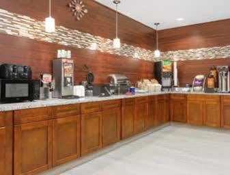 Days Inn & Suites By Wyndham Madisonville Экстерьер фото